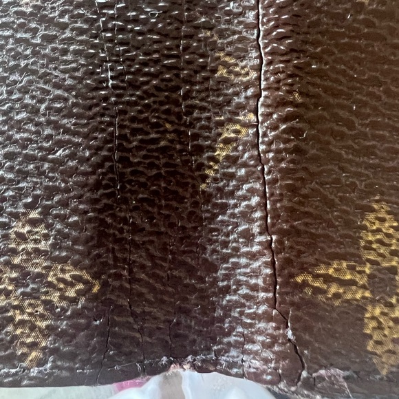 Louis Vuitton iPhone 8 and IPhone SE folio case - Picture 13 of 13